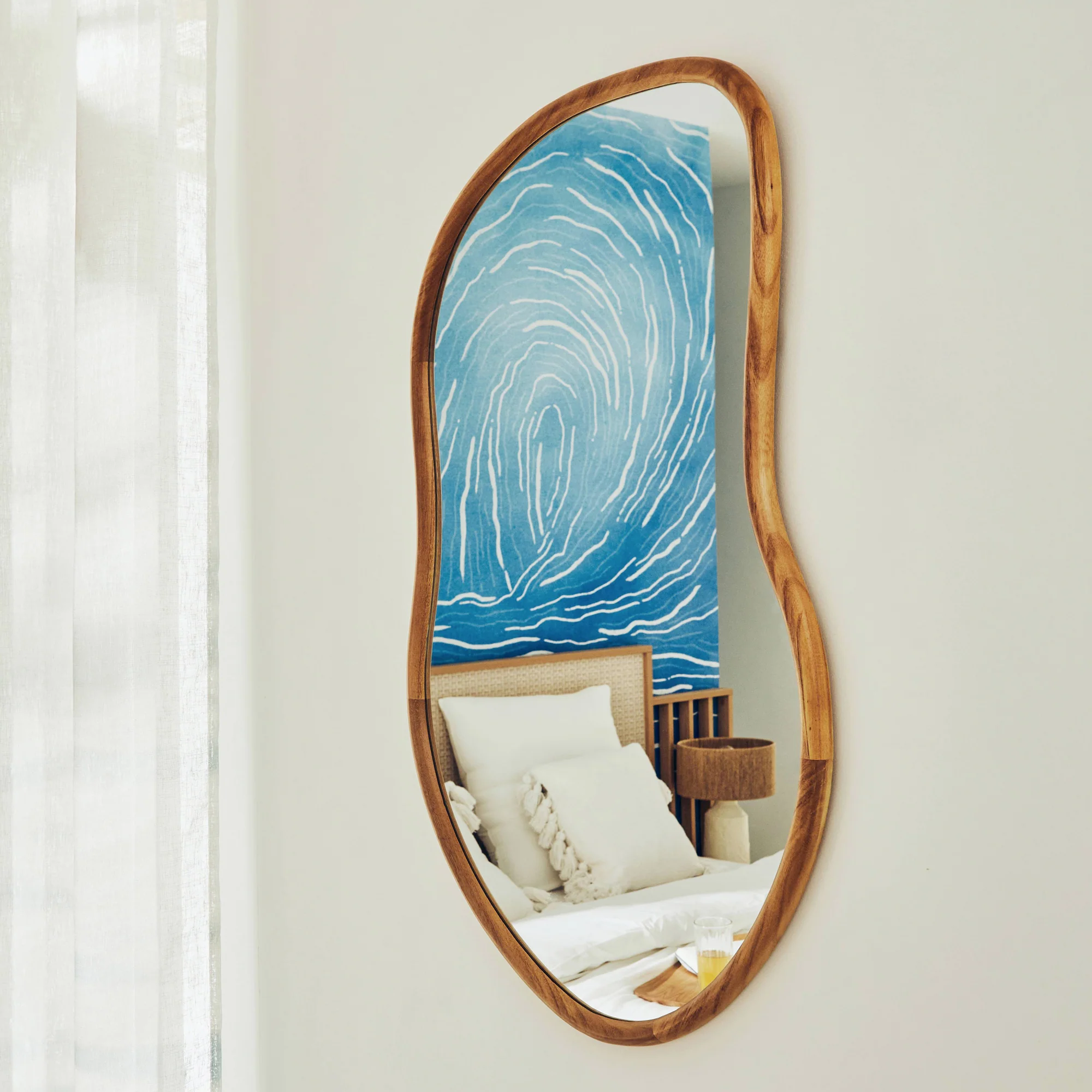 LIVIA - Image 4